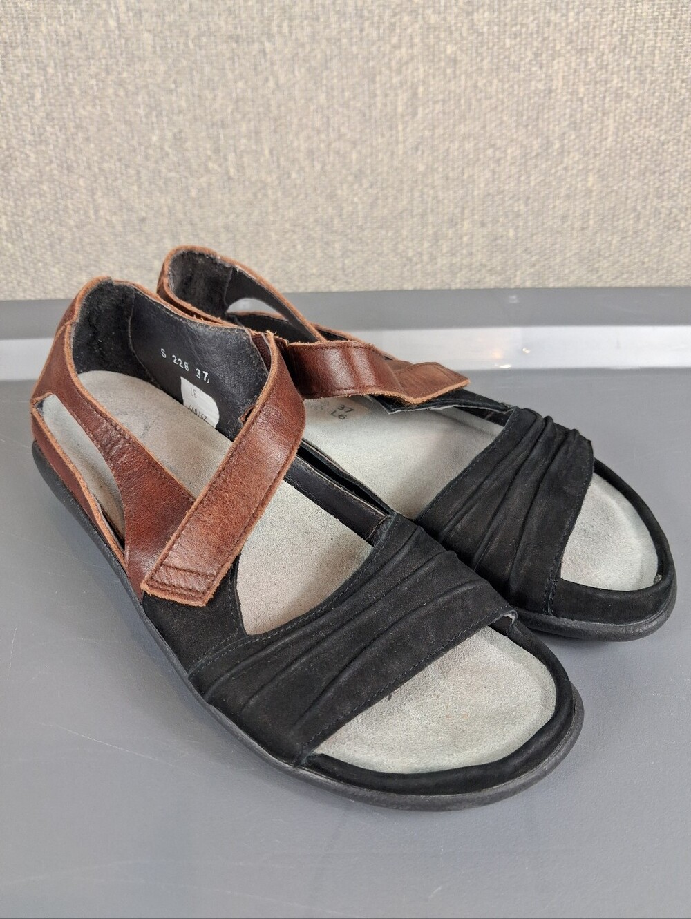 NAOT Papaki Comfort Sandals Womens 37 US 6 6.5 Black Cinnamon Leather Koru